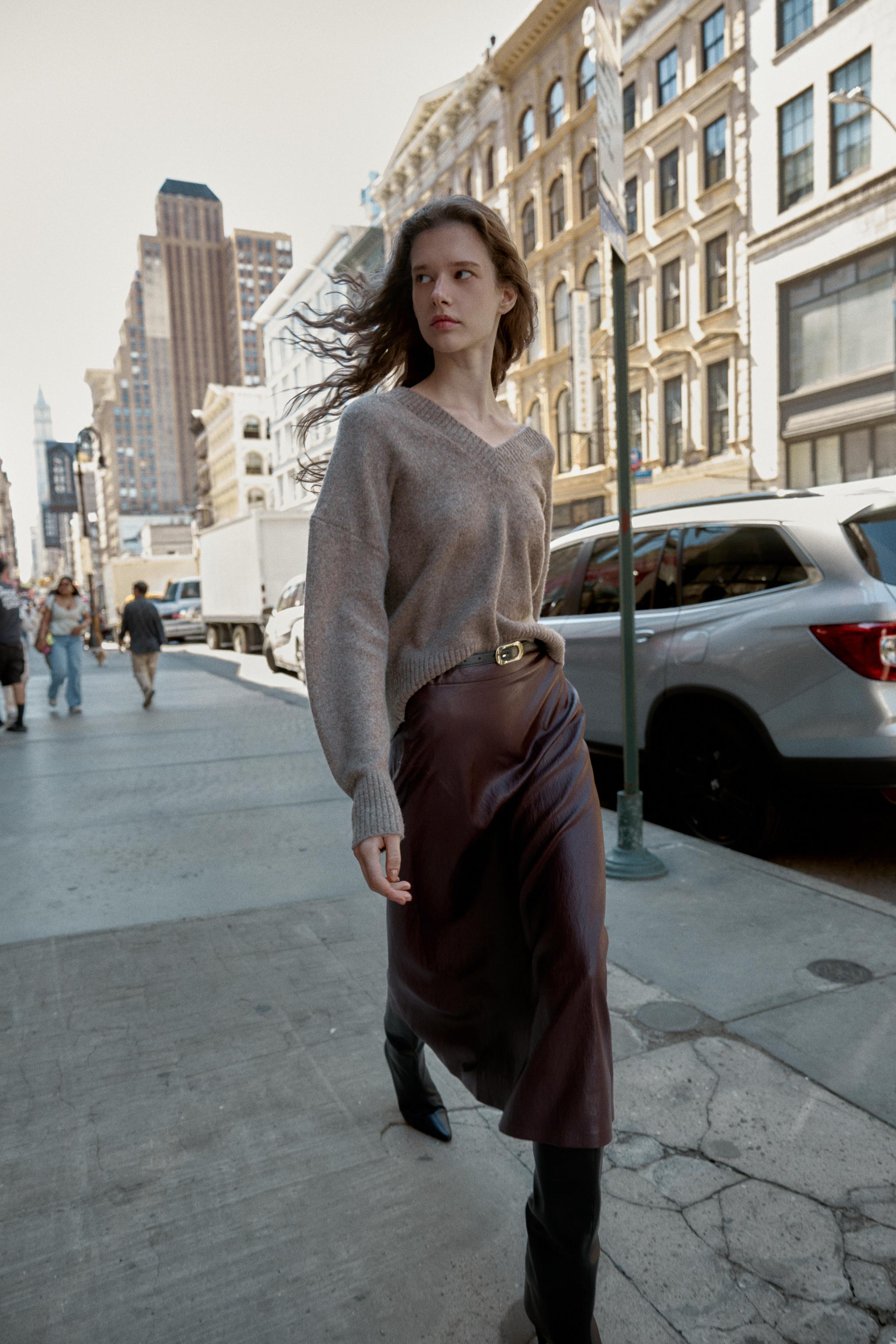 JUPE MIDI MATIÈRE SYNTHÈTIQUE CEINTURE