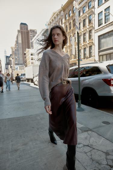 JUPE MIDI MATIÈRE SYNTHÈTIQUE CEINTURE - Bordeaux de Zara - Image 3