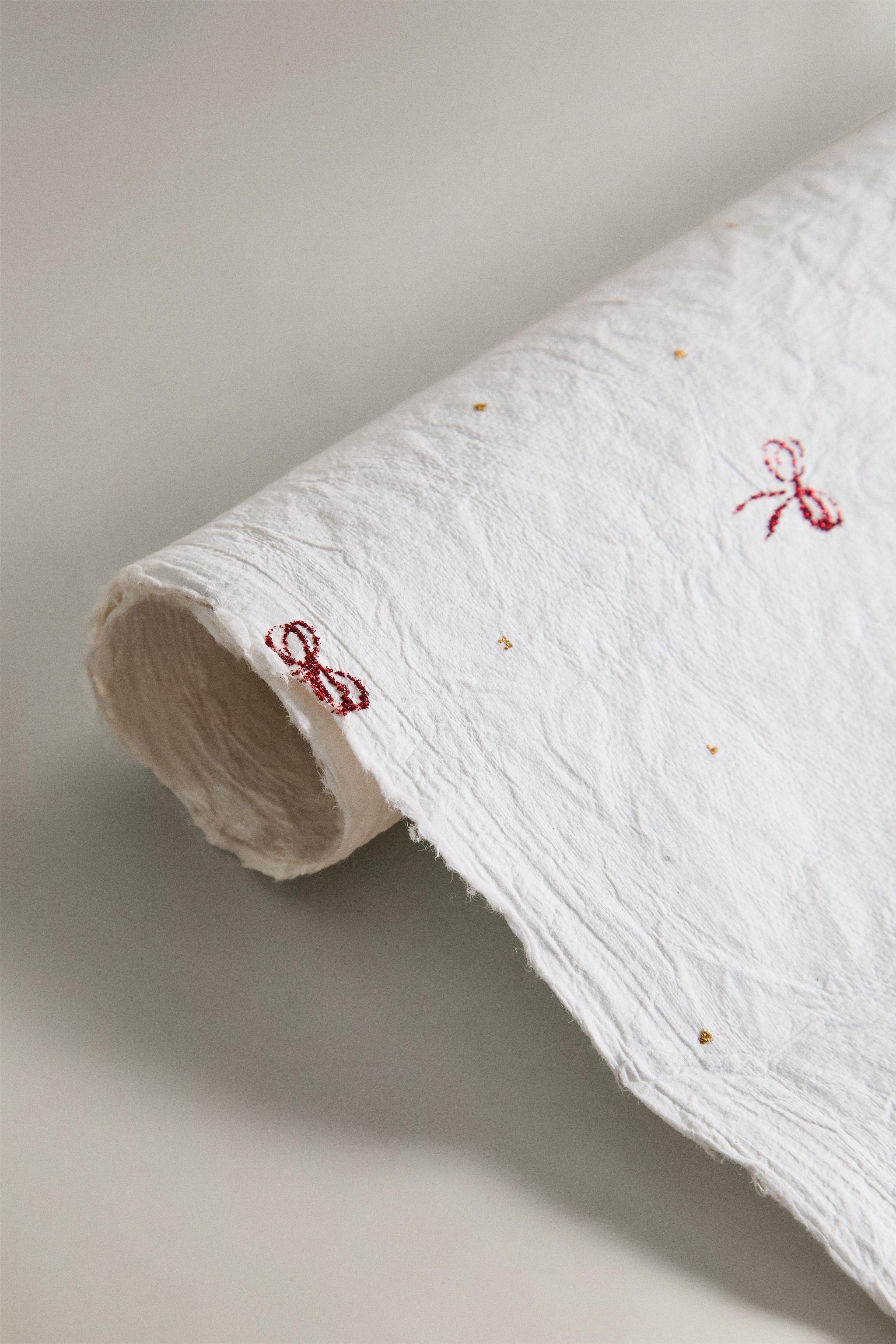 CHRISTMAS WRAPPING PAPER WITH BOWS