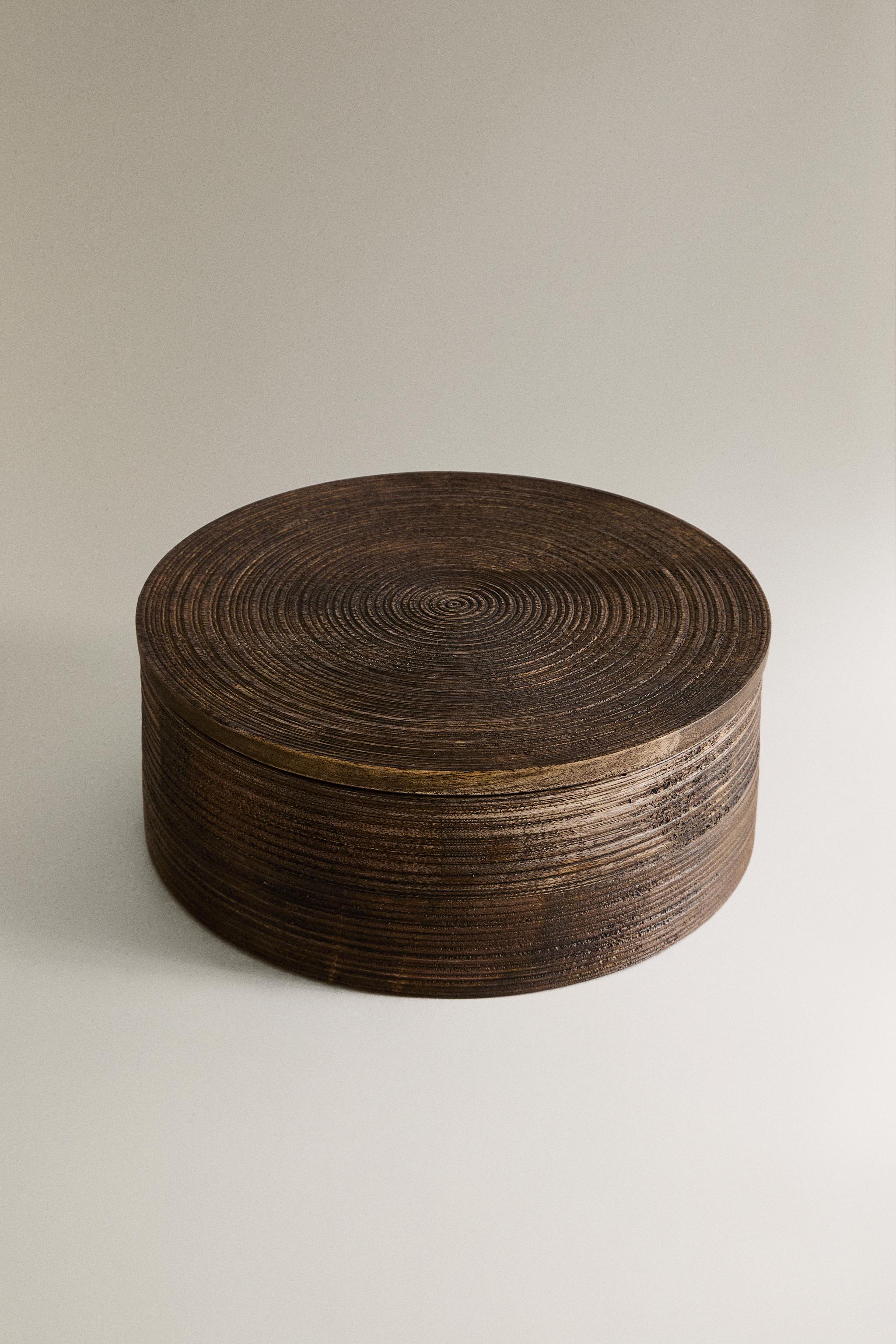 LARGE ROUND WOODEN BOX — Dark brown