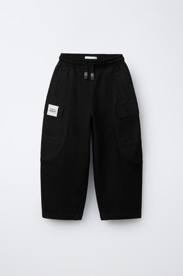 КОМБИНИРОВАННЫЕ БРЮКИ С НАШИВКОЙ — ЧЕРНЫЙ от Zara