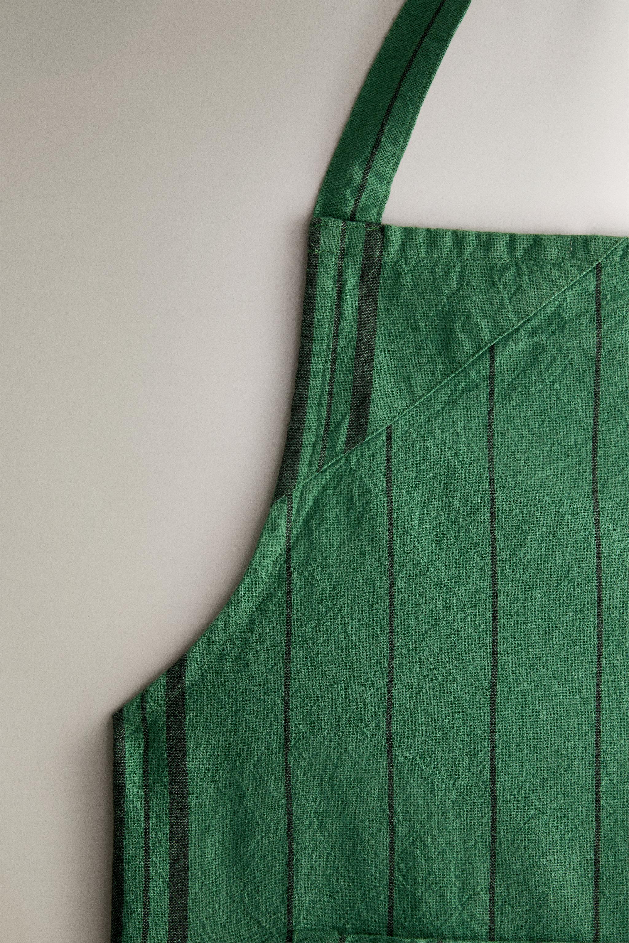 DYED THREAD APRON