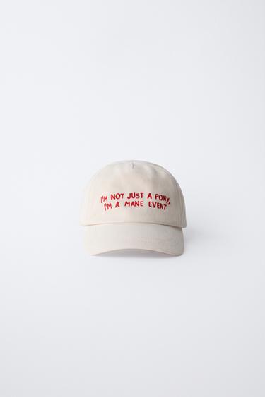 Zara EMBROIDERED TEXT CAP - Ecru / Red
