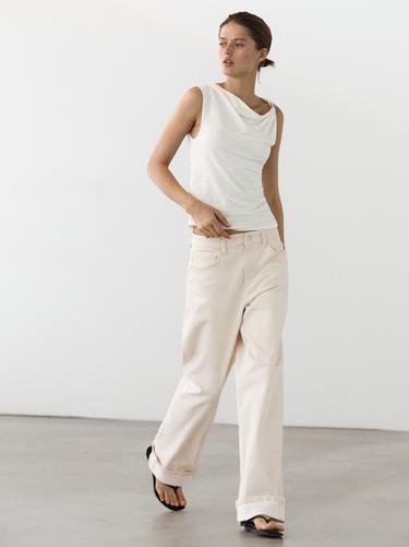 Top à col drapé et détail bijou - Blanc cassé de Zara