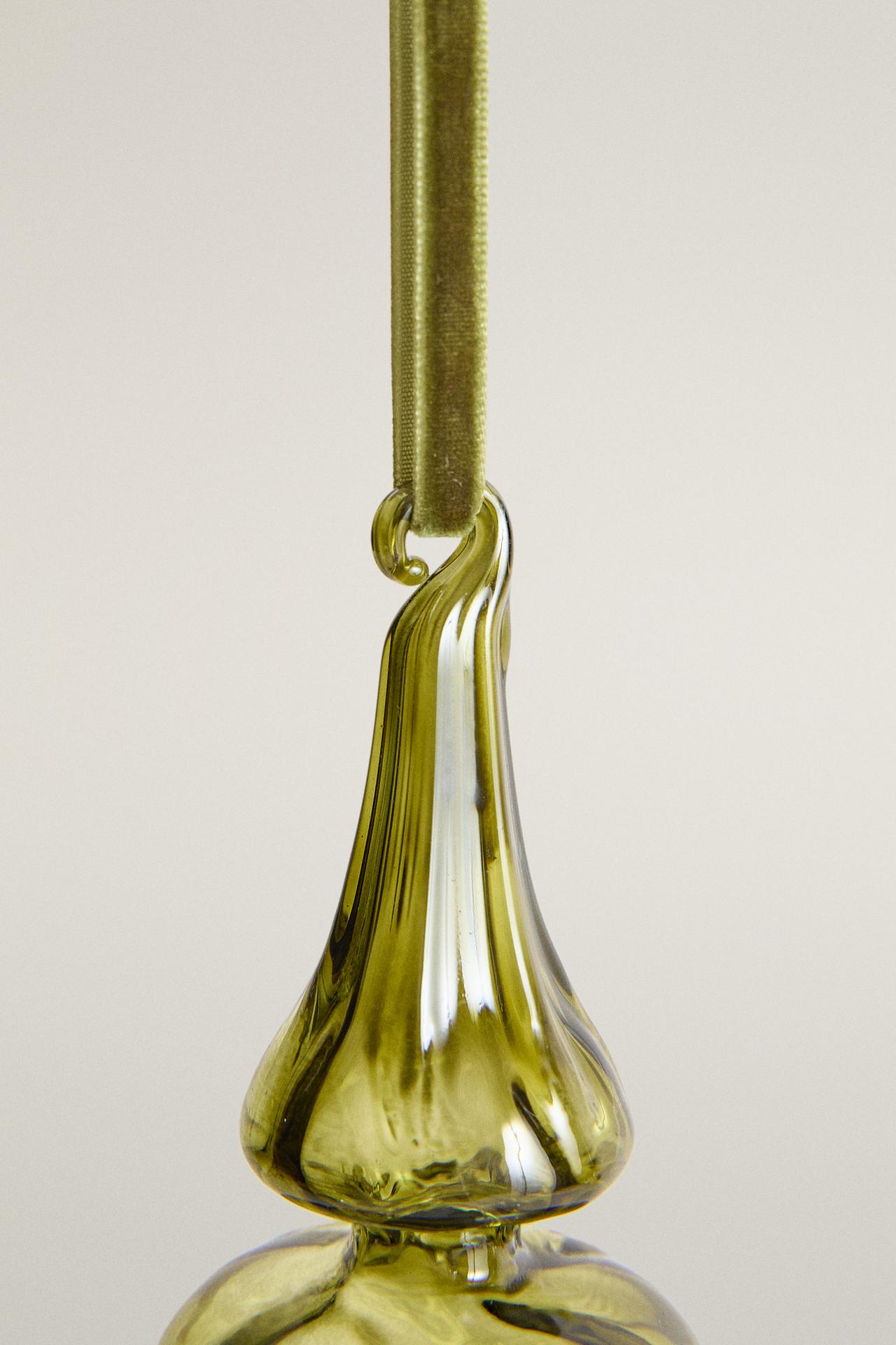 ELONGATED GLASS CHRISTMAS TREE ORNAMENT — Green