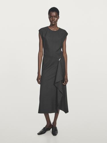 Vestido midi detalle broche - Gris Antracita de Zara