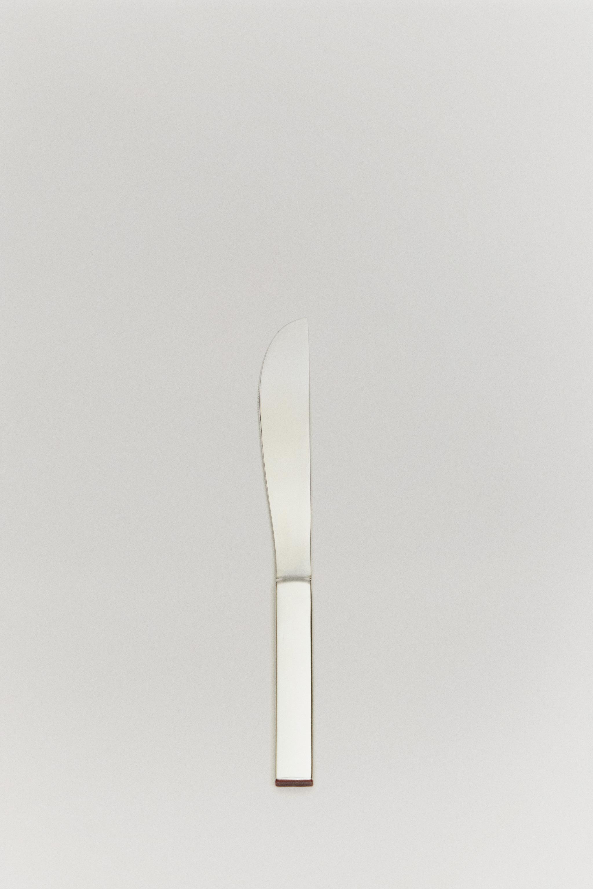 THE MBIOMA KNIFE