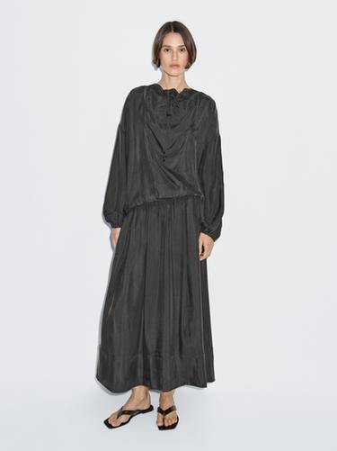 Falda midi fluida evasé - Gris de Zara