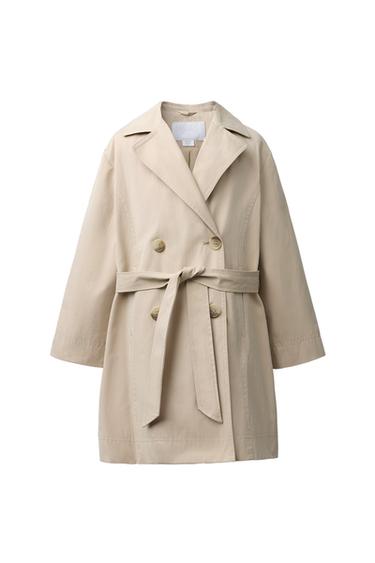 Front view of a tan trench coat with belt, double-breasted fastening, and wide lapels.