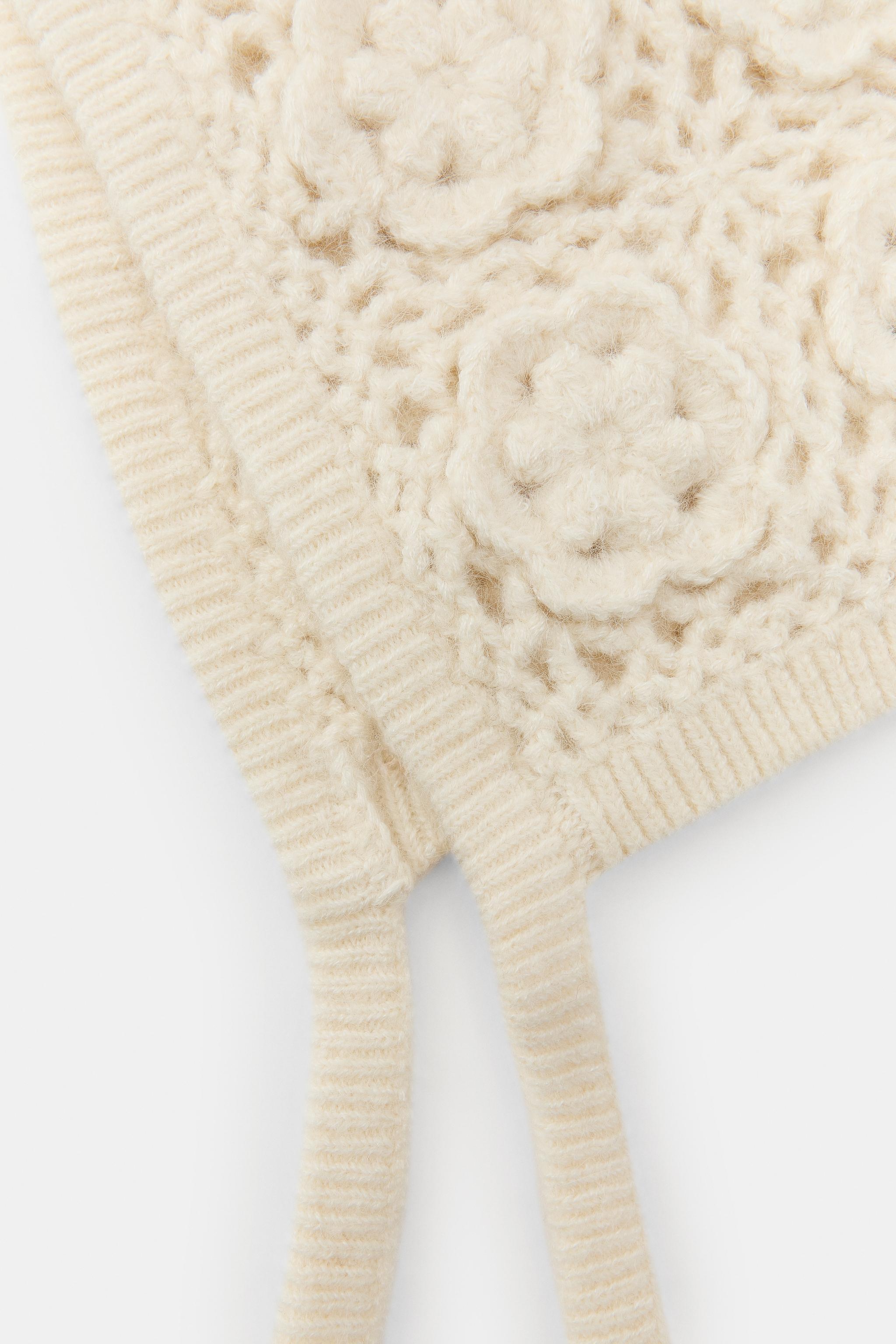 BONNET EN CROCHET À FLEURS EN RELIEF