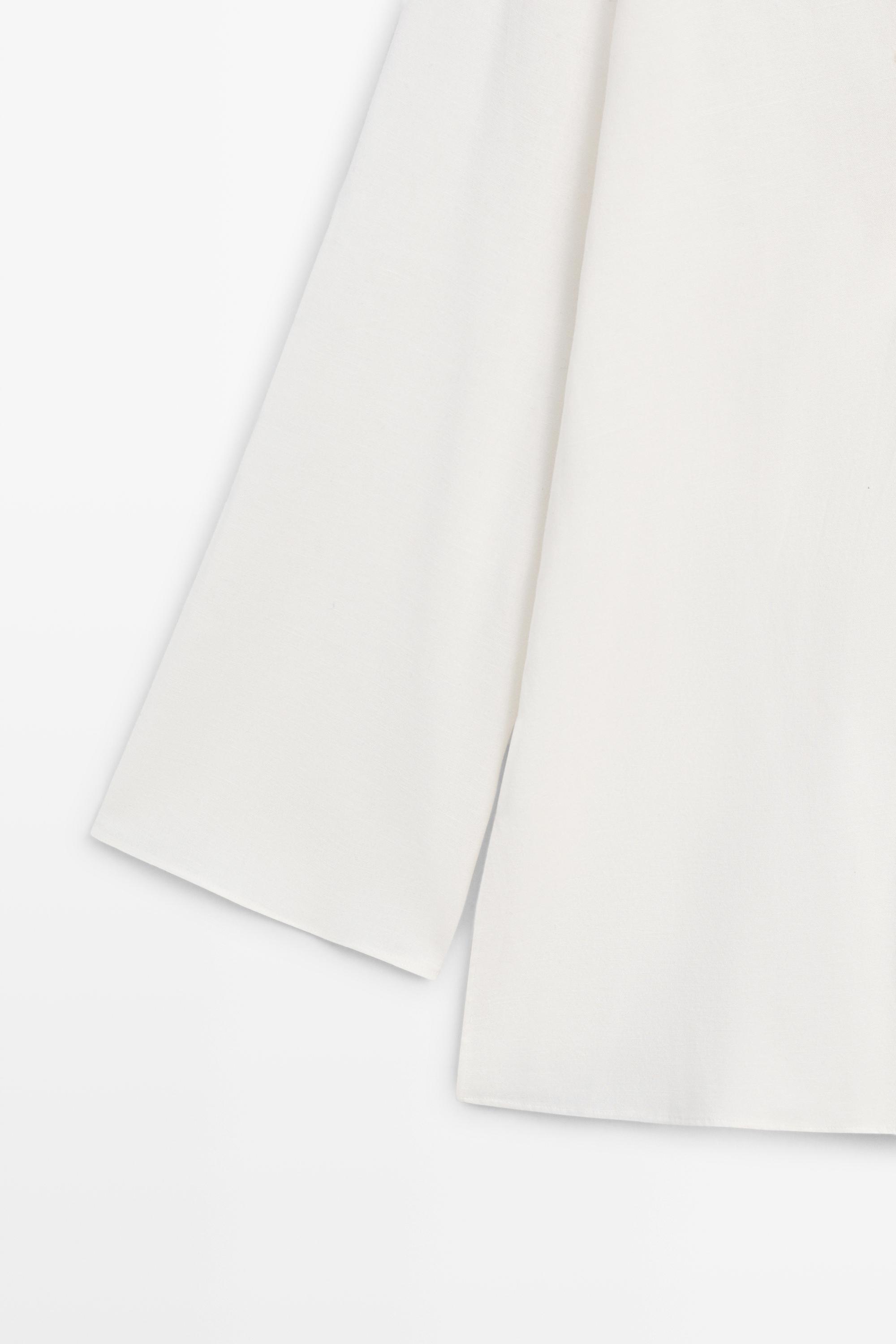 Flowing oversize blouse with stand collar and embroidery