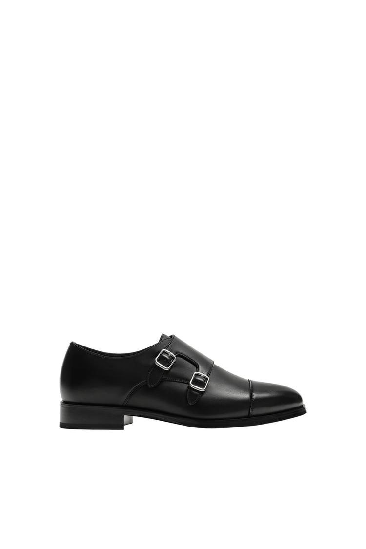 Zapatos elegantes con doble hebilla