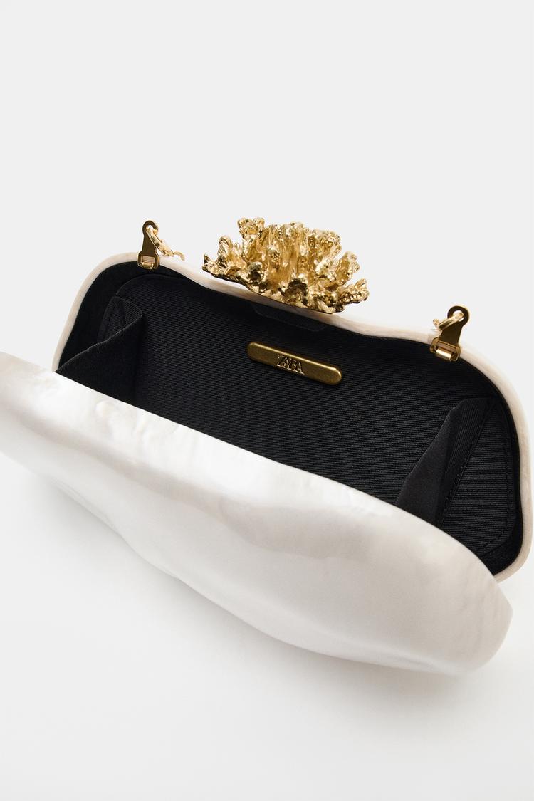Cartera con detalle metálico 6