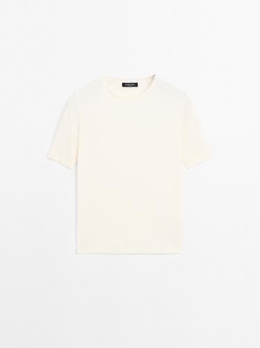 Camiseta manga corta mezcla algodón - Crudo de Zara
