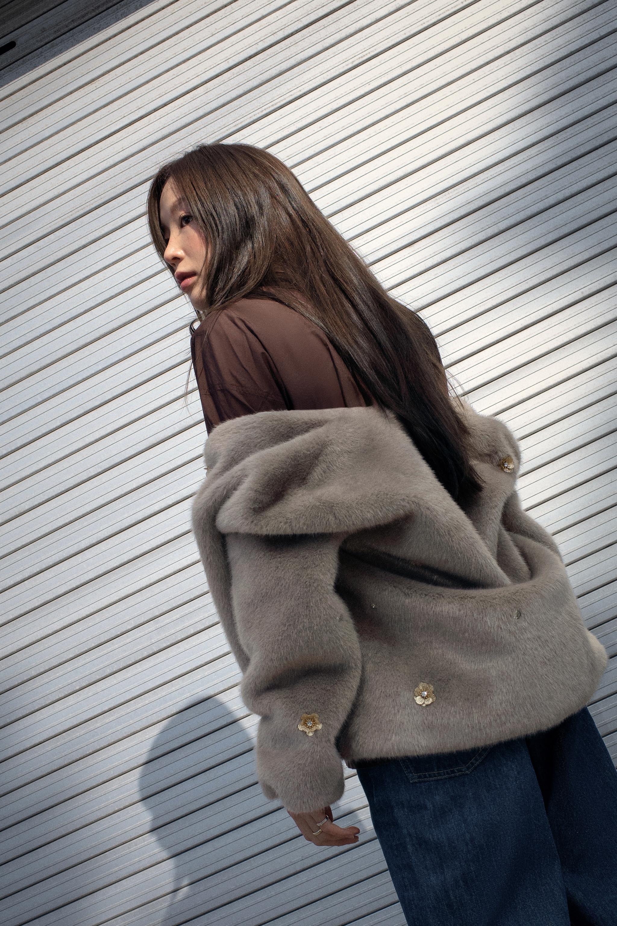 フェイクファーショートコート - ライトキャメル | ZARA Japan