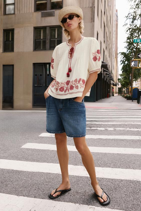 BLUSA BORDADOS BORLAS - Blanco de Zara - Imagen 0