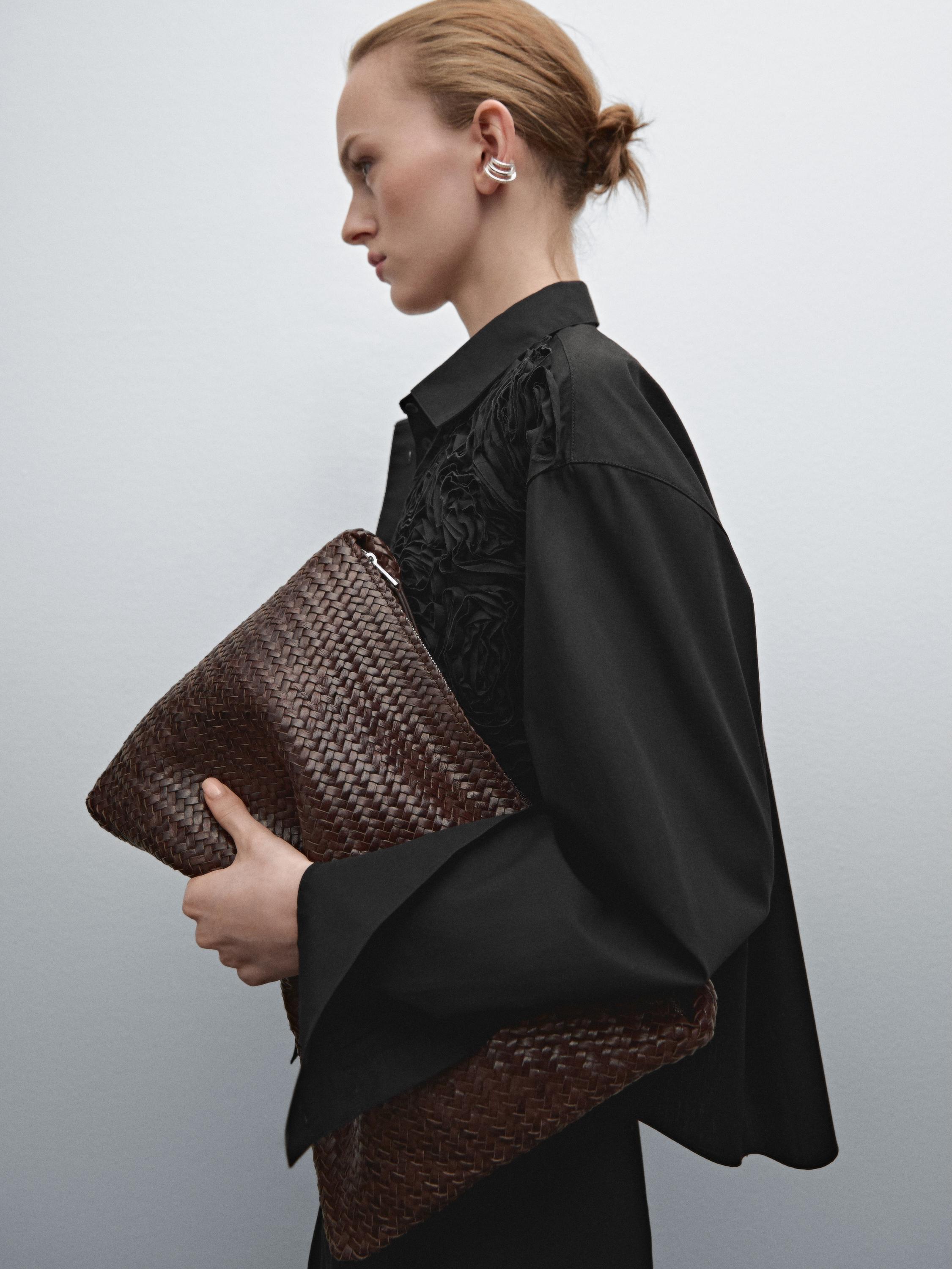 Shirt with embroidered detail on the chest - Black | ZARA