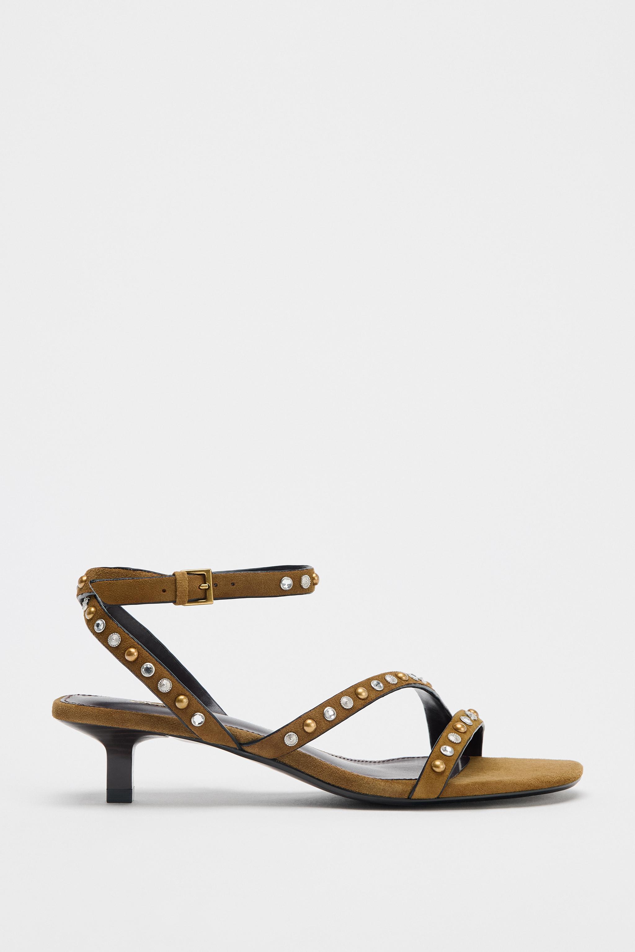 SANDALES KITTEN HEEL À CLOUS EN DAIM