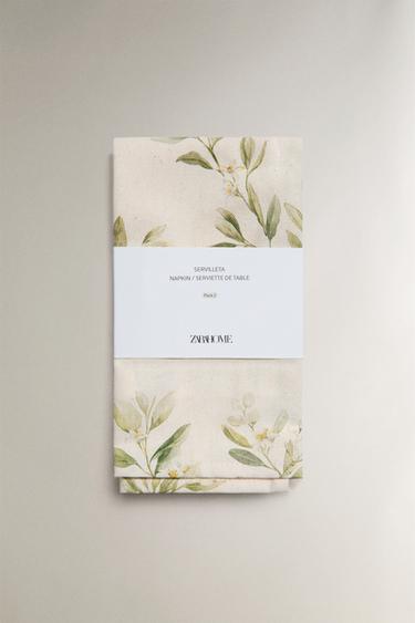 LOT DE 2 SERVIETTES DE TABLE IMPRIMÉ BRANCHES ET FLEURS - Verts de Zara - Image 4