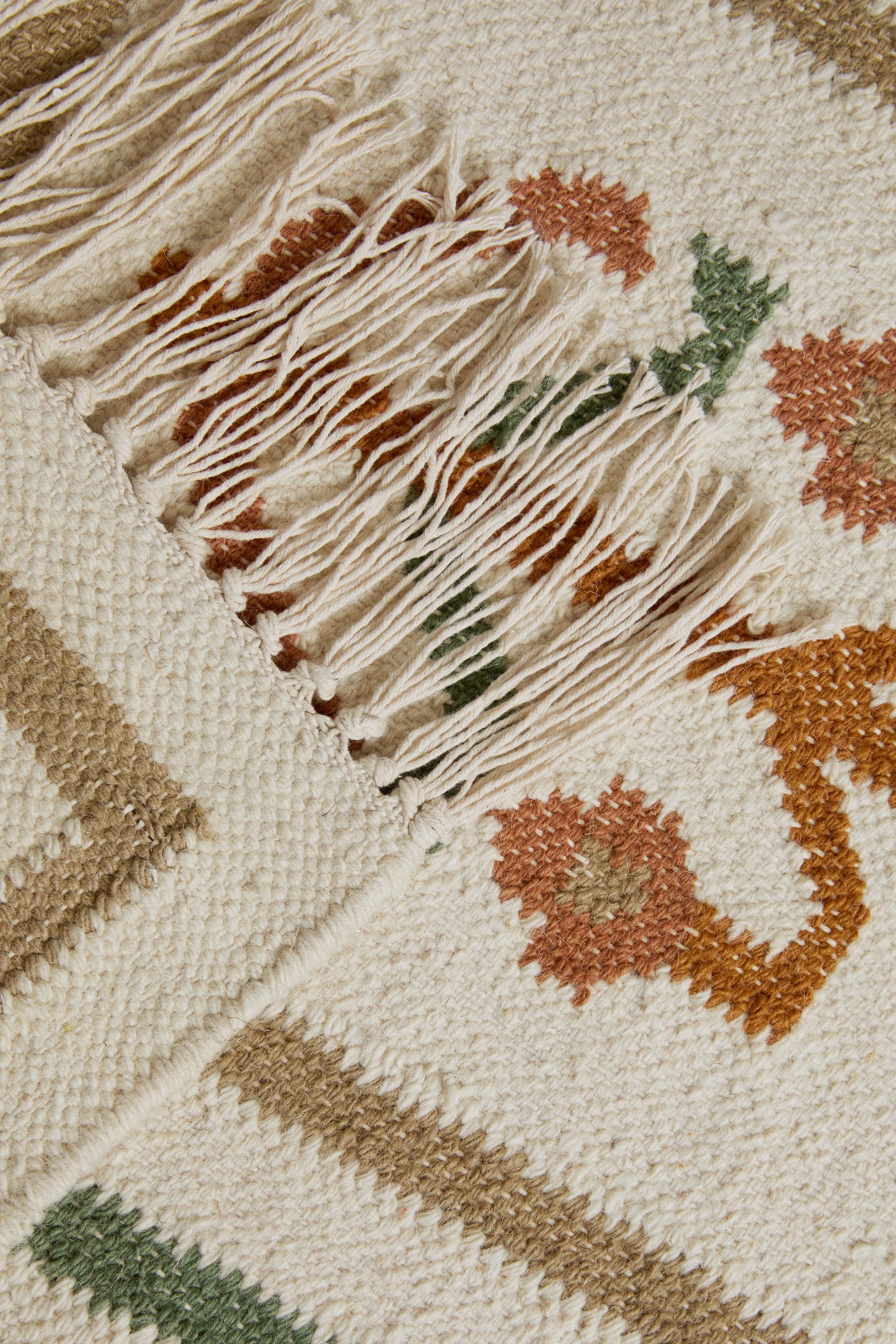 FLORAL WOOL AREA RUG
