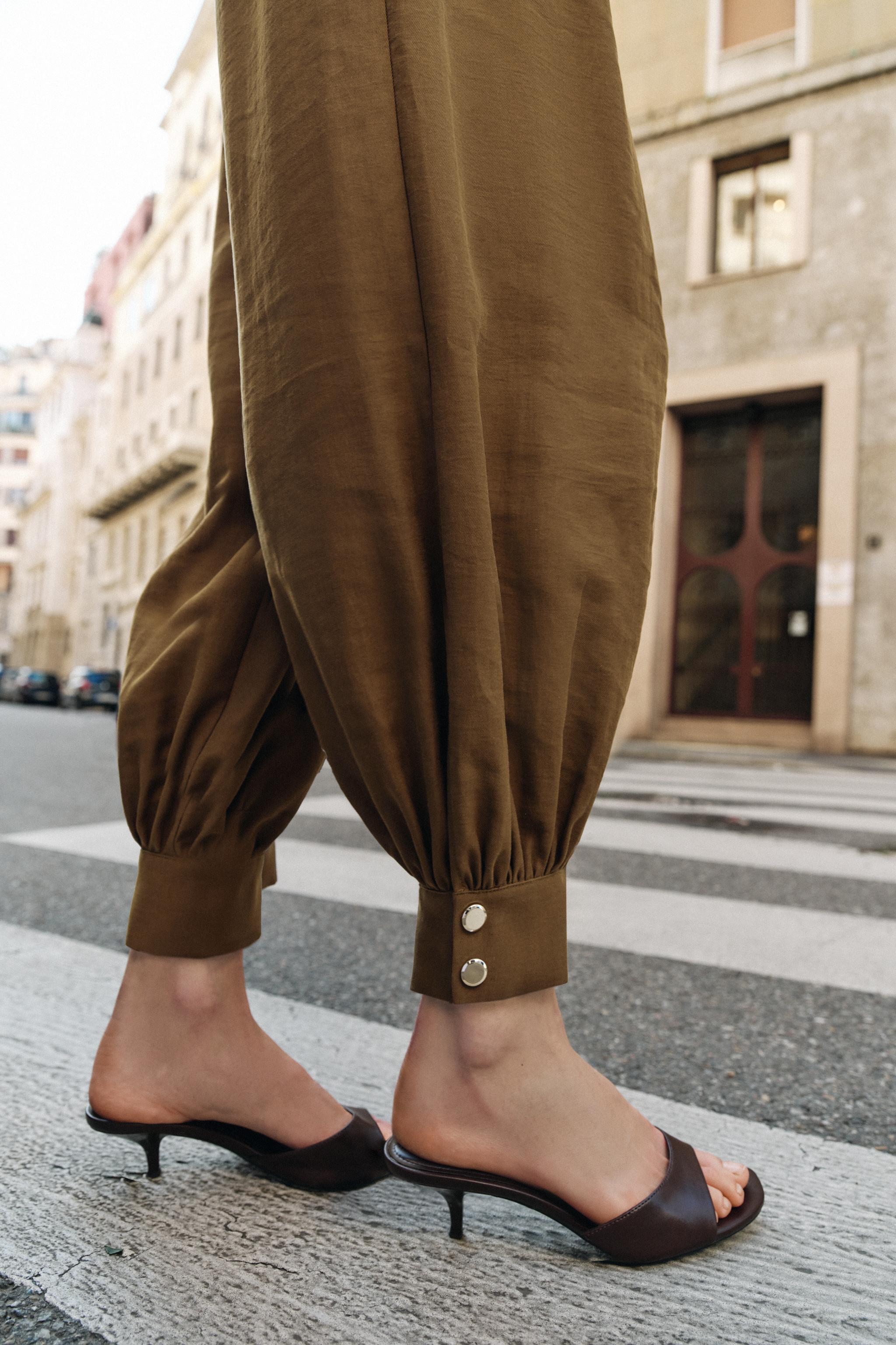 PANTALON BOUFFANT AVEC CEINTURE À CHAÎNE