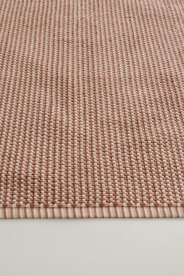 TEXTURED COTTON BATH MAT — Pinks 2