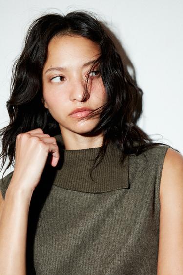 TOP DOUX COL OUVERT - Vert chiné de Zara - Image 3