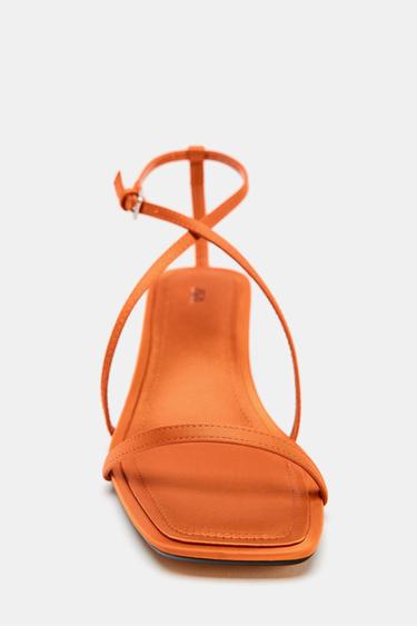 SANDALES À BRIDES CROISÉES AVEC EFFET SATINÉ - Orange de Zara - Image 5