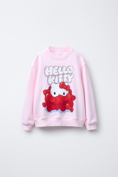 Frontansicht eines rosa Sweatshirts mit Hello Kitty-Aufdruck und roten Ballons.