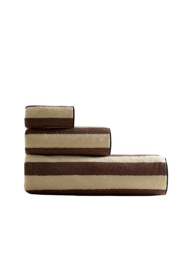 STRIPED COTTON OVERLOCK BATH TOWEL - Pale pink by Zara
