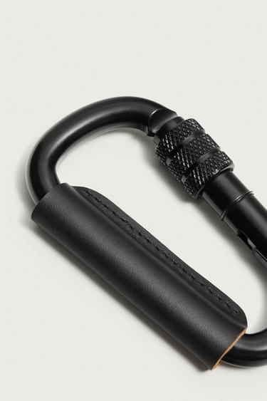 AARON LEVINE X ZARA LEATHER CARABINER — Black 2