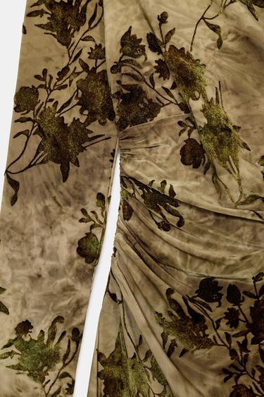 ROBE FLOQUÉE À PLIS - Beige clair de Zara - Image 8