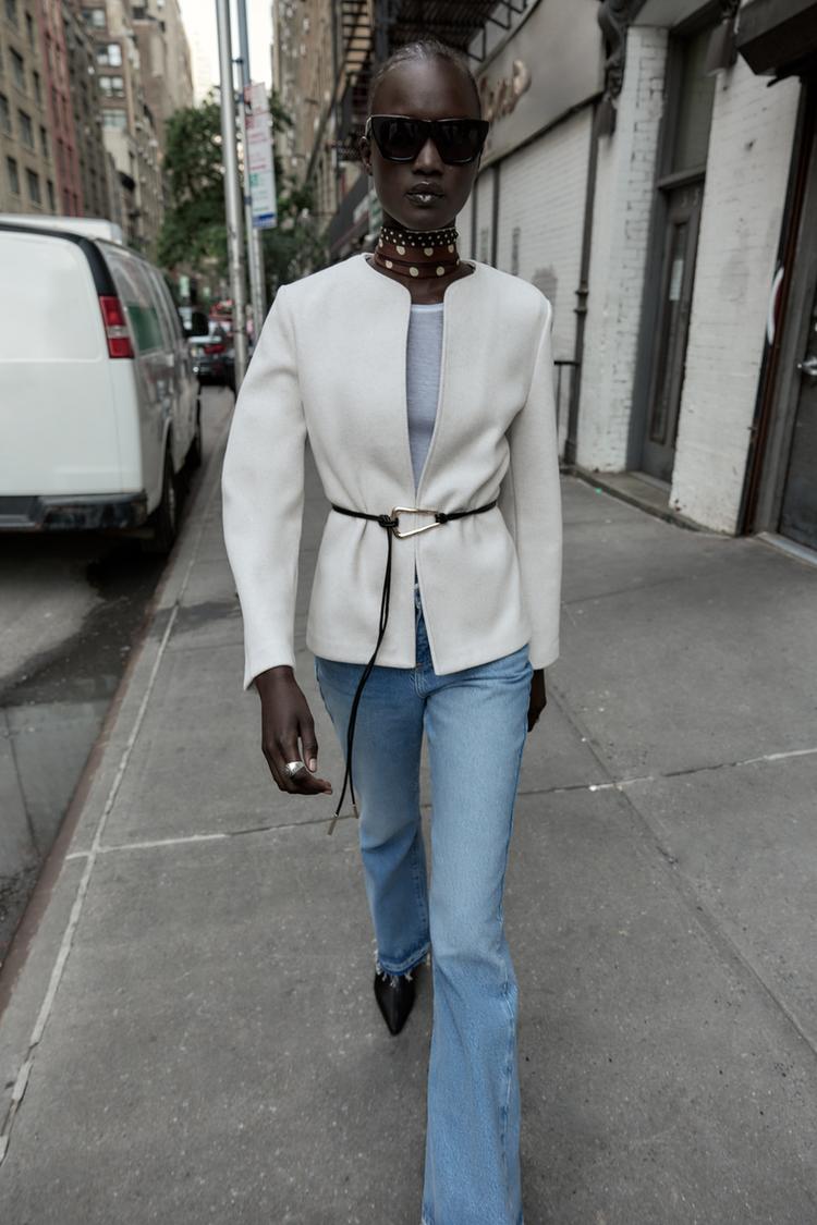 ROUND NECK BELTED BLAZER