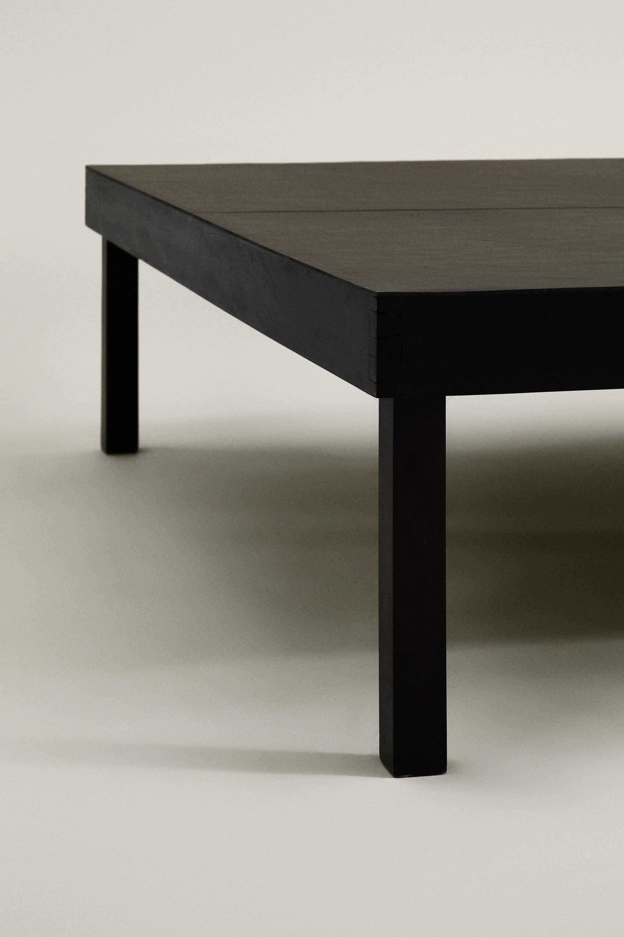 WOOD & LEATHER COFFEE TABLE