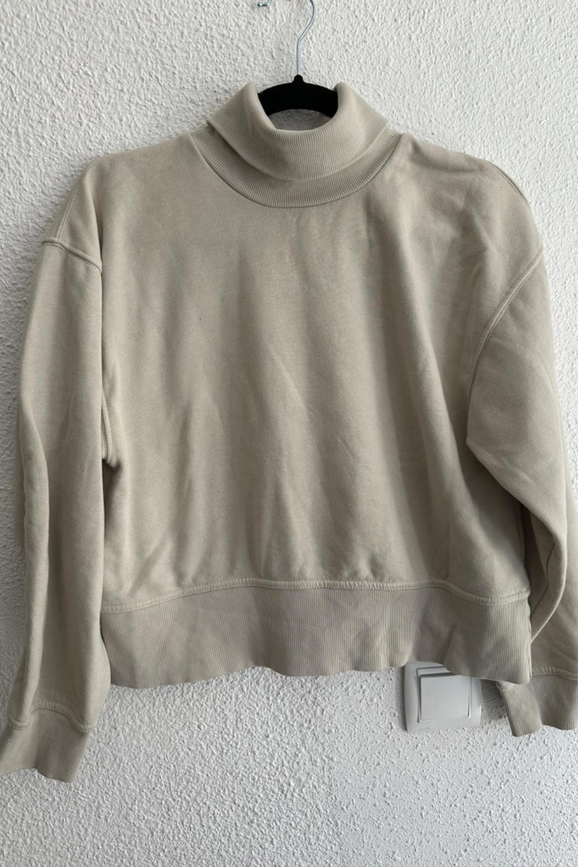 HIGH NECK SWEATSHIRT