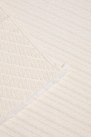 BATH MAT WITH DIAGONAL STRIPES - Ivory by Zara - Image 3
