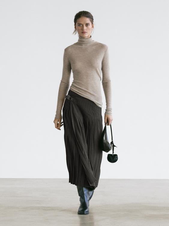 Pleated midi skirt with appliqué