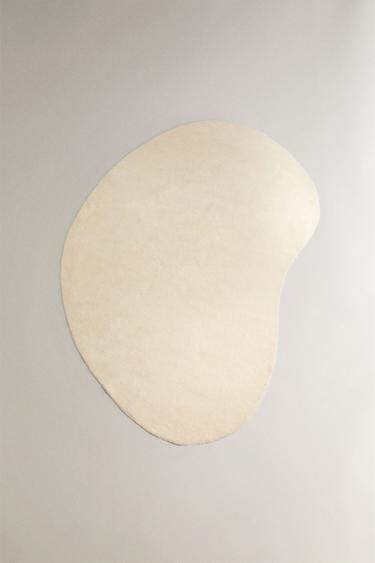 PLAIN IRREGULAR WOOL RUG - White by Zara - Image 2