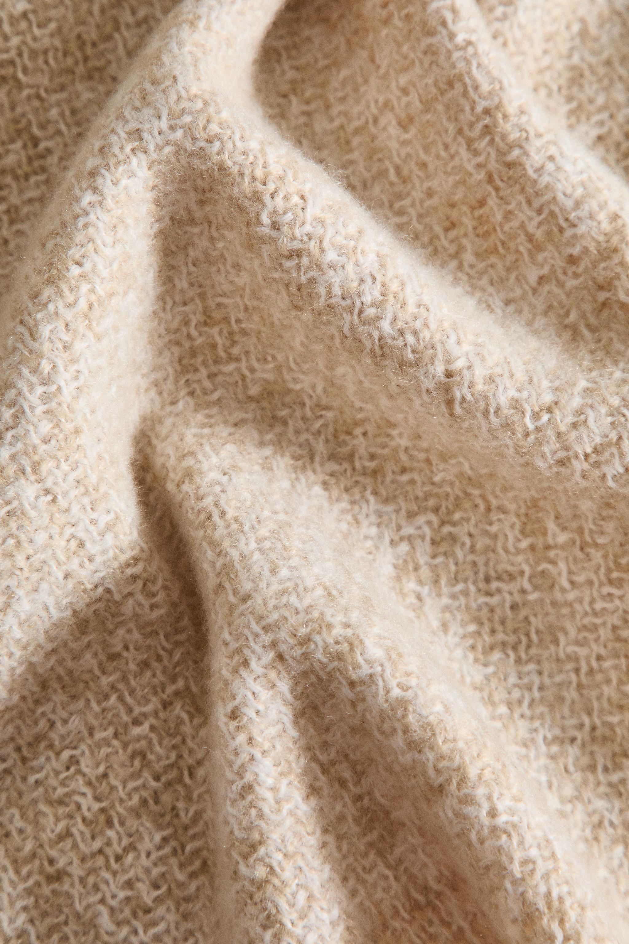 FRINGED BLANKET