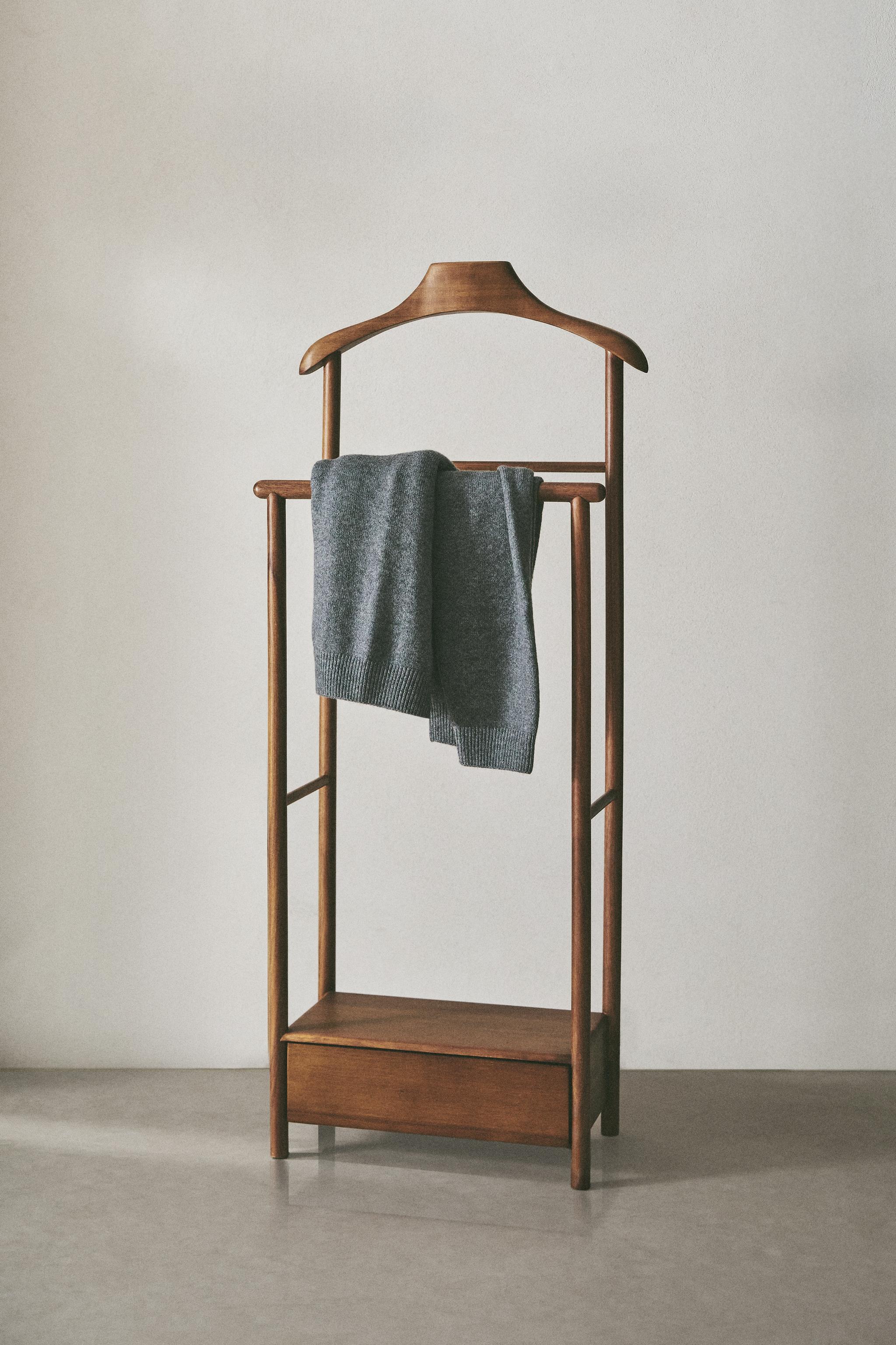 ACACIA WOOD VALET STAND - Brown | ZARA United States