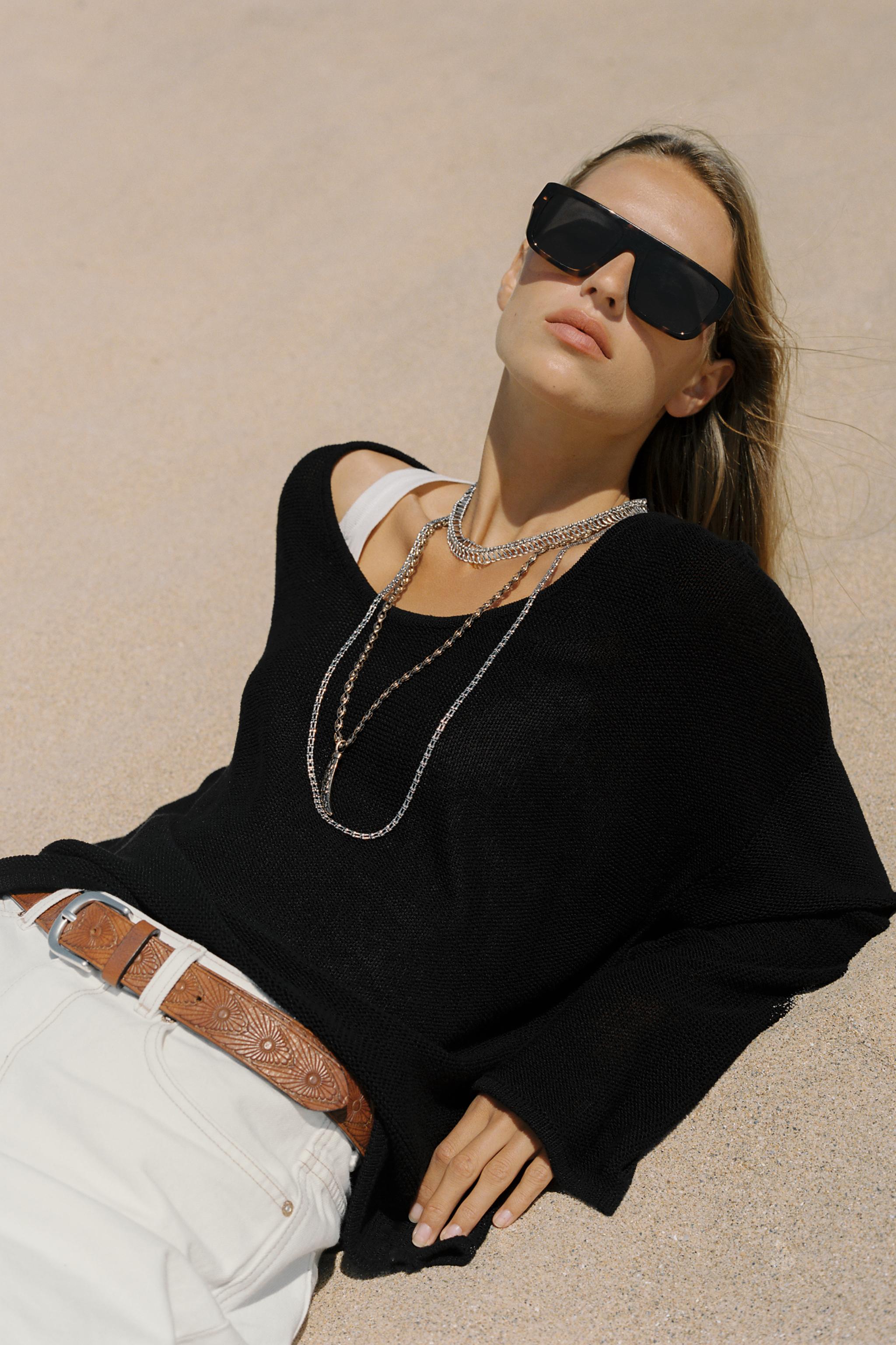 ROUND NECK KNIT SWEATER