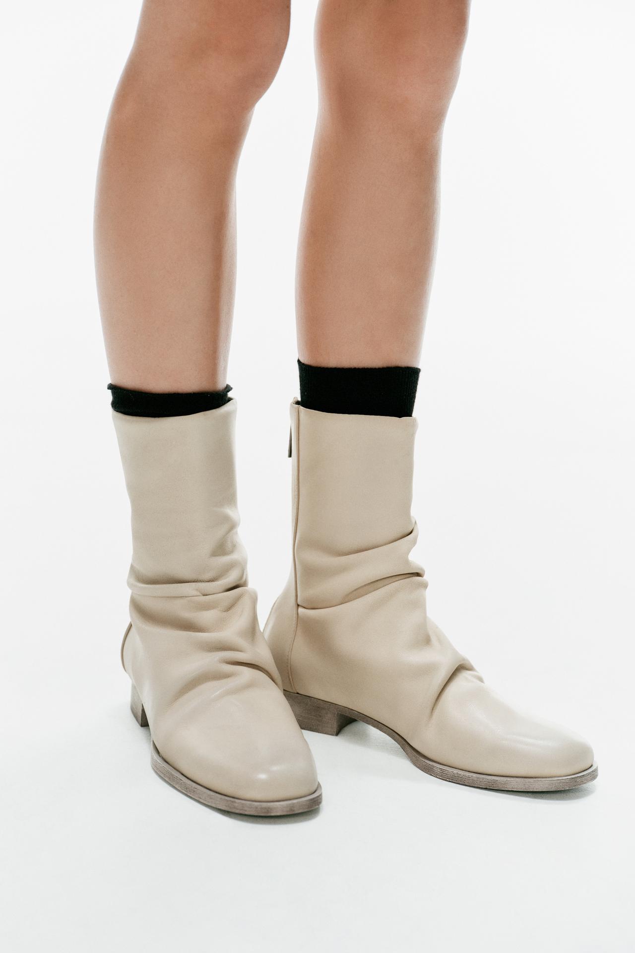 PLEATED LEATHER FLAT ANKLE BOOTS — white