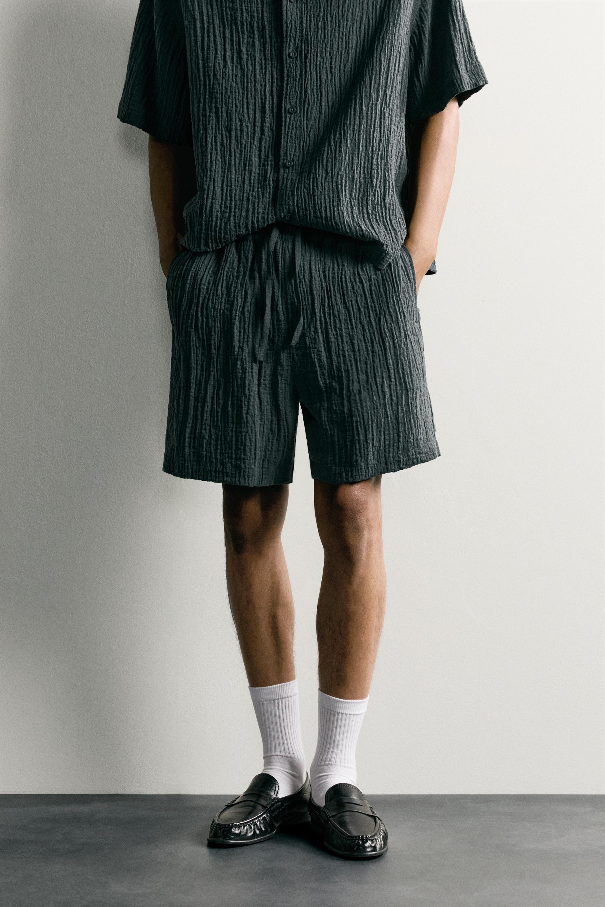 TEXTURED RELAXED FIT BERMUDA SHORTS