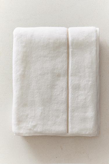 SCALLOPED EMBROIDERED BATH TOWEL - Beige by Zara
