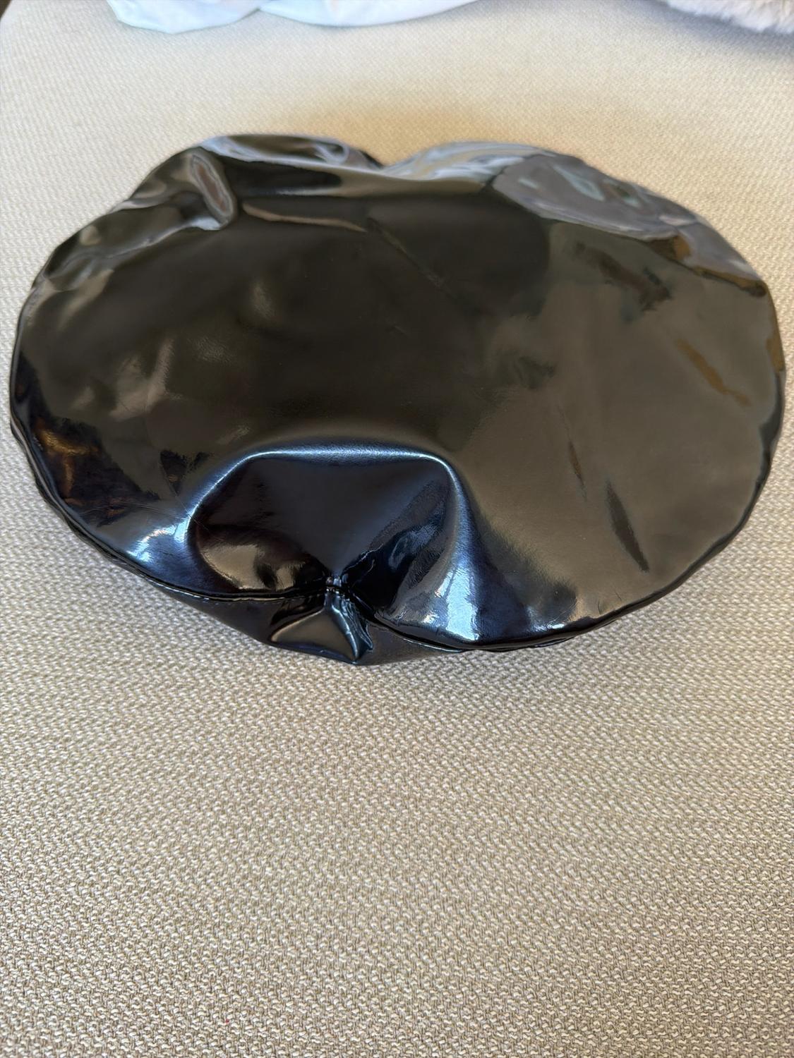 LIMITED EDITION FAUX VINYL BERET - Image 3