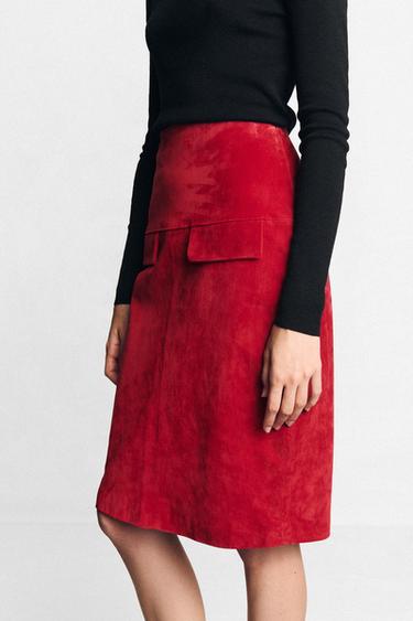 FALDA MIDI 100% PIEL - Rojo vivo de Zara
