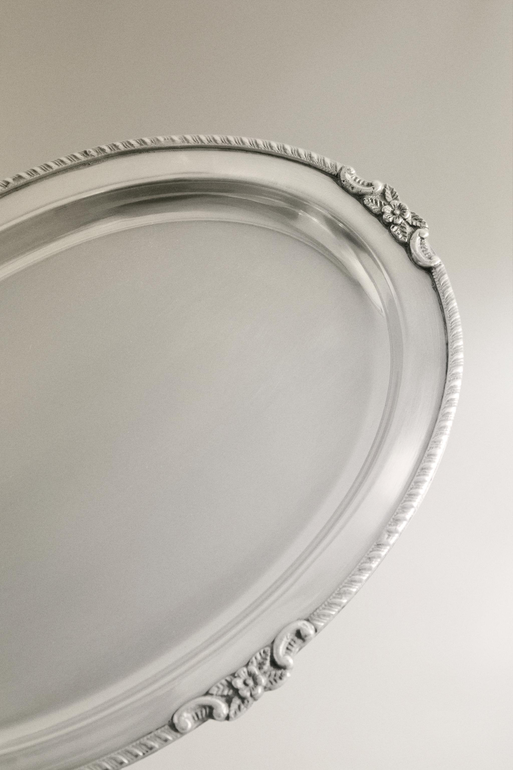 OVAL METAL BATHROOM TRAY