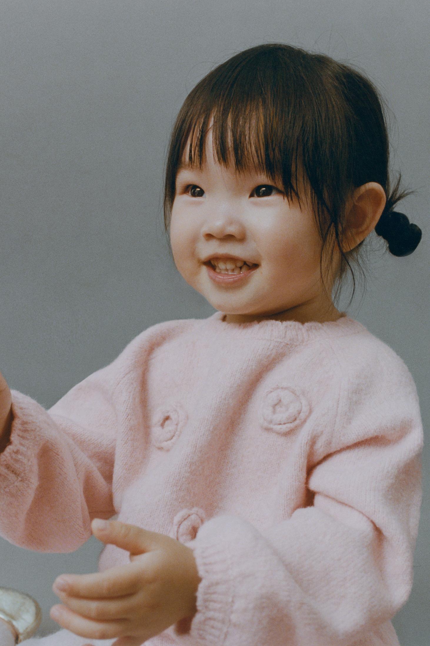 PULL EN MAILLE AVEC FLEURS CROCHET