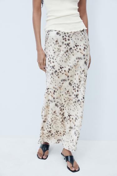 FALDA MIDI ESTAMPADA - único de Zara