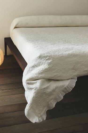 JACQUARD BEDSPREAD WITH RUFFLE TRIM - Ecru by Zara